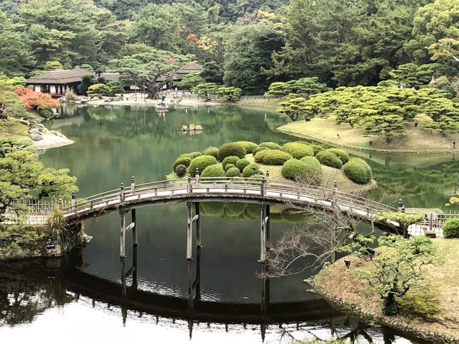 第1日:羽田空港 7:45 - 9:05 高松空港 11:05 - 11:28 栗林公園前 - 高松築港 ... 高松港 14:20 - 14:55 土庄港 (小豆島グランドホテル水明・泊)<br />第2日:土庄本町 8:25 - 8:52 草壁港 9:00 - 9:14 紅雲亭 -(ロープウェイ)- 寒霞渓 … 紅雲亭 -(シェアバイク)- 二十四の瞳映画村 12:10 - 12:33 安田 12:39 - 13:03 福田港 13:15 -(フェリー) 14:55 姫路港 - 姫路 17:41 - 18:04 明石(ホテルキャッスルプラザ・泊)<br />第3日:西明石 6:41 - 新大阪 - 京都 7:42 - 7:45 東福寺 - 祇園三条 (…東山散策…) 四条河原町 - 京都 - 南草津(アーバンホテル南草津・泊) <br />第4日:南草津 7:06 - 京都 - 7:47 嵯峨嵐山(…嵯峨野散策…)嵯峨嵐山 - 京都 12:29 - 14:43 品川