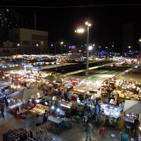 初めてタイを訪れた。その１　羽田空港～バンコク　タラートネオン夜市