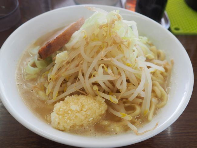 ２０１８年７月１４日、久々に旭労山のラーメンが食べたくなり出かけました。味は相変わらずですが、二郎系でもうまい店を食べたせいか感動がありません。まあ、７８０円で３００ｇの麺はお得です。店長さんは、我々を忘れた様で、チャーシューマシとかは無かったですね。その後は買い物をして、ホンダに行き、フリードＨＶのナビを取り付けました。約１ヵ月かかりましたね。