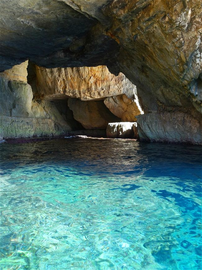 地中海の風に吹かれて…マルタとチュニジアの旅【2】(地中海ブルー満喫！青の洞窟と要塞都市ヴァレッタ前編/マルタ）