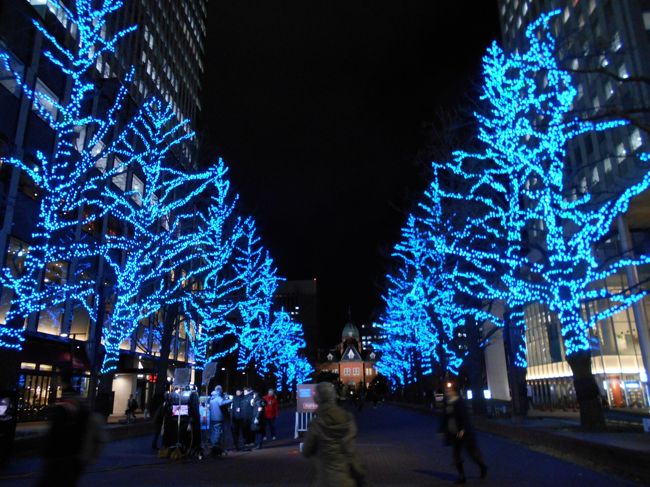 駅前と道庁前のクリスマス前風景