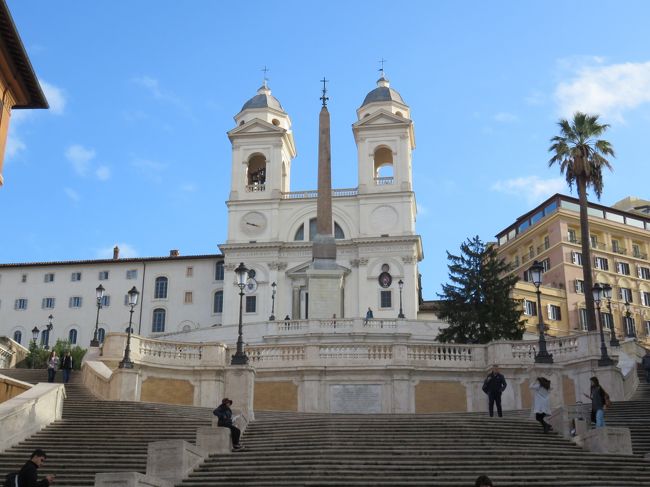 この所、毎年のように訪れているイタリア・ローマですが、今回はゆったりした旅程で楽しむ事になりました。<br />ローマに滞在するのは８日間で、その後フィレンツェに移動して５日間、ボローニャでは４日間しミラノへ<br />移動して３日間の全２０日間の滞在で日本からの移動に往復３日間となりました。<br />食べ歩きも含めてイタリアを楽しみました。