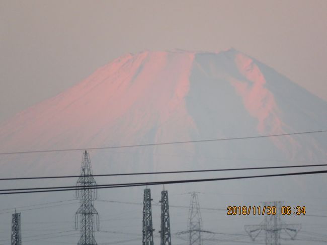 11月30日、午前6時半よりふじみ野市から朝焼け富士を見ました。　　日の出前より約10分間撮影しましたが素晴らしい朝焼け富士を見ることができました。<br /><br /><br /><br />*写真は素晴らしかった朝焼け富士