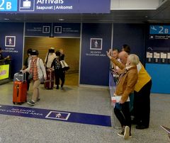 【海外66】2018.9フィンランド職員旅行1-私たちはトルコ航空でヘルシンキに，AY74便でくる職員をヴァンターで迎える