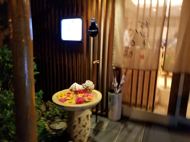 「マイレージを使って宮古島に行こうか」と言う主人の提案で昨年に続き宮古島です。<br />前回は私が初めての宮古島だったので、海の美しさに魅せられましたが、今回は海の美しさに食い気です。<br />前回泊まったブリーズベイの居酒屋彩海の豆腐が兎に角美味しかったので、今回はこの豆腐を食べるのが目的です。<br />到着日は前回行けなかった「すし屋かつ勘」で美味しいもの食べよです。<br />