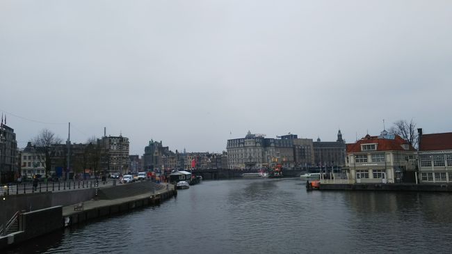 いつものようなゆる~い一人海外旅行記です。<br /><br />オランダに生活しているイメージをとり、負担のない観光を心がけてました。<br />海外の食事は胃が疲れるため日本から食材を持っていき自炊をしたり、<br />疲れたら部屋で休み、お昼寝したり。<br />時には外出2時間ほどでずっと部屋に引きこもっていたり。<br /><br />(11月のオランダをなめていた。すっごく風強くて体感温度が低すぎて、長時間外にいれなかった)<br /><br />堂安律選手が所属するチームを応援しにロッテルダムへ行ってきました!生観戦は最高だった!<br />