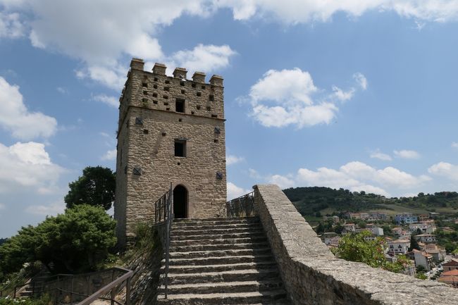 美しき南イタリア旅行♪　Vol.641(第21日）☆Roccascalegna：美しき古城「ロッカスカレーニャ城」美しい塔を見上げて♪