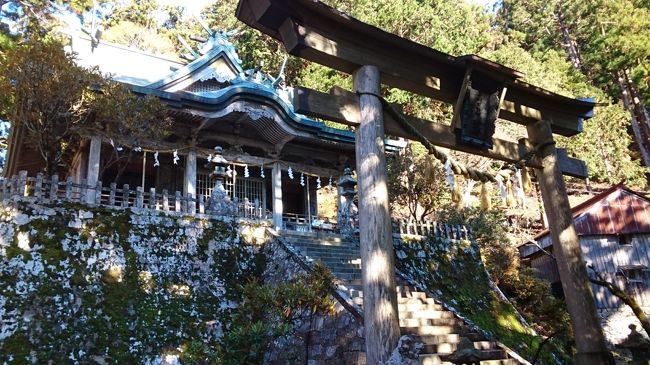 11月玉置神社に行ってきました。<br />以前行ったときは大雨で6月なのに寒い感じがしました。、<br />今回は前の日は雨が降っていましたが、<br />当日は晴れて紅葉もきれいで素敵です。<br />バス代は3450円です。