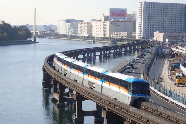 羽田空港のモノレールは空港に行くときに利用する方も多いと思うが、通り過ぎる駅の数々は日常生活でのご縁が無い限りまず降りることの無いと思われる駅だらけである。そんな駅を折り畳み自転車のキャリーミー(carryme)で全駅まわりながら空港にいってみた。国際線ターミナルまでは自転車で行ったことがありアクセスも容易であるが国際線から国内線へのアクセスがなかなか困難を極め道を探すのに少々苦戦を強いられた。羽田空港に行く際の交通手段として京急線、モノレール、路線バス、リムジンバス、タクシー、自家用車、飛行機などがメインで徒歩や自転車でアクセスする人は少数派化と思われるが、いちどやってみるのも面白いかもしれない。<br />尚、第1ターミナルと第2ターミナルの移動は無料バスの他、地上移動、地下通路移動が容易に可能で荷物が無い場合は地上移動が一番早いかもしれない。<br /><br />東京モノレール羽田空港線について少し調べてみた<br /><br />走行距離は?<br />→17.8kmらしい<br /><br />車両の長さは?<br />→6両編成らしい<br /><br />浜松町から終点の羽田空港第2ビルまでの最速時間は?<br />→16分らしい<br /><br />浜松町から終点の羽田空港第2ビルまでの運賃は?<br />→490円(IC483円)<br /><br />最高速度は?<br />→80km/hらしい<br /><br />全駅数は?<br />→11駅だった<br /><br />全駅名は?<br />→以下のとおり<br /><br />浜松町<br />天王洲アイル<br />大井競馬場前<br />流通センター前<br />昭和島<br />整備場<br />天空橋<br />羽田空港国際線ビル<br />新整備場<br />羽田空港第1ビル<br />羽田空港第2ビル<br /><br />モノレールを新橋、東京まで延伸するような話が出ているようだが本当にやるのであろうか???<br /><br /><br />過去にサイクリングで走った路線<br /><br />●全駅各駅停車で完走した路線<br />京王井の頭↓<br />https://4travel.jp/travelogue/11371875<br />東急世田谷線<br /> 未作成<br />東急田園都市線<br /> 未作成<br />東急東横線↓<br />みなとみらい線↓<br />https://4travel.jp/travelogue/11396775<br />伊豆箱根鉄道大雄山線<br /> 未作成<br />JR相模線↓<br />https://4travel.jp/travelogue/11377222<br />西武多摩川線↓<br />西武多摩湖線↓<br />西武狭山線↓<br />西武山口線↓<br />https://4travel.jp/travelogue/11344490<br />富士急行線↓<br />https://4travel.jp/travelogue/11373911<br />ゆりかもめ<br /> 未作成<br /><br />●環状線系<br />JR山手線↓<br />https://4travel.jp/travelogue/11303144<br />JR大阪環状線↓<br />https://4travel.jp/travelogue/11362592<br />都営大江戸線↓<br />https://4travel.jp/travelogue/11342670<br /><br /><br />●途中まで各駅停車した路線<br />箱根登山鉄道<br /> 未作成<br />上毛電気鉄道(サイクルトレイン)↓<br />https://4travel.jp/travelogue/11416503<br />