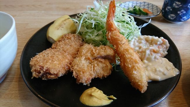 今日は川口です。昼食をするためにいろいろ散策!発見!とんかつ「くまさん」かなりの年季が入ったとんかつ屋さんです。奇麗なお店では有りませんが、まあまあ、食べれるお店でした。今回は、ミックフライ定食です。