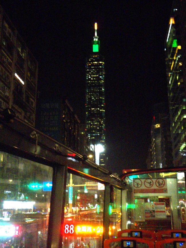 親孝行？母と叔母と行く台湾旅行！ その1 ～ オープントップバスで台北の夜景を満喫！ ～