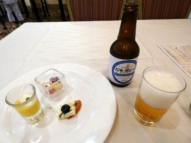 この日は当初ホテルの外に出ようと考えていたのですが、カートを乗り回して疲れ果ててしまいました。<br /><br />そこで、コンベンションホール フリーポートのバイキングを予約して、フリードリンクとともに楽しみます。<br />