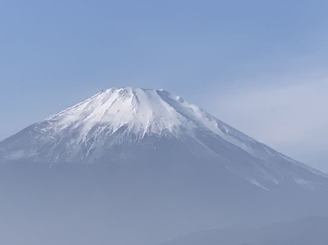 今日は、小田急のんびりハイク&ウォークに参加しました。新松田駅からバスで、大野山登山口まで乗って、大野山山頂でお昼を食べて、谷峨駅まで降りて、新松田駅までバスに乗って帰りました。天気が良かったので、気持ちよくハイキングが出来、最高の富士山に感動したとってもいい一日でした。