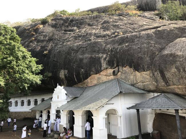 石窟寺院へ<br /><br />https://goronekone.blogspot.com/2018/12/dambulla-cave-temple.html