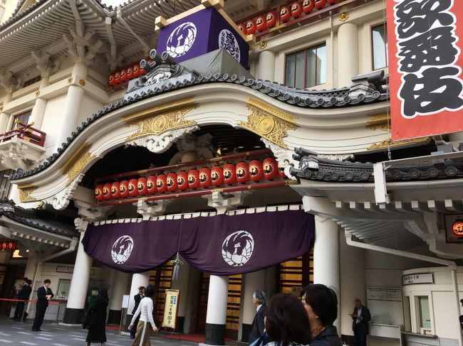 東京・おばさん3人でお上りさんツアー<br />今日は銀ブラ・・<br />まずは娘のお勧め【銀座シェ・トモ】でランチ<br />ぶらぶら色々なお店を覗きながら歌舞伎座へ<br />地下のお土産物売り場から屋上庭園まで歌舞伎以外の歌舞伎座堪能<br />銀座に来たらアンテナショップ・・いわて銀河プラザでショッピング<br /><br />今度は歌舞伎見ようね・・<br />