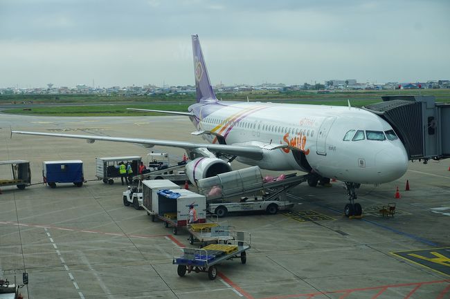 念願のカンボジアのアンコールワットに行ってきました!<br />画像は、TG580便@プノンペン国際空港にてです。<br /><br />1日目…ちょい旅~2018 タイ・バンコク編~<br />2日目…タイ・バンコク/スワンナプーム国際空港→プノンペン国際空港→プノンペン市内観光→プノンペン(泊)<br />3日目…プノンペン国際空港→シェムリアップ国際空港→アンコールワット→シェムリアップ(泊)<br />4日目…シェムリアップ→プレアヴィヒア寺院→シェムリアップ(泊)<br />5日目…アンコールワット→アンコールトム→トンレサップ湖→シェムリアップ→シェムリアップ国際空港→タイ・バンコク/スワンナプーム国際空港→<br />6日目…→関西国際空港