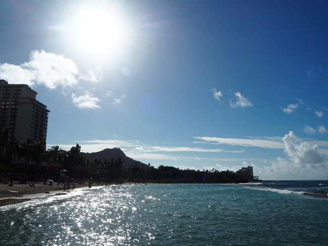 個人的な今年の目標が、“海外旅行に行く”<br />なので、人生初の海外旅行に行ってきました。<br /><br />ハワイは1番行きたかった場所ではないのですが、ハワイなら初めてでも簡単な方かなと思い、ハワイにしました。<br /><br />それでも初海外でいろいろ心配なので、<br />JTBのパックツアーで行くことにしました。<br />トロリーも乗り放題だし、日本語も通じるし。<br />ただやはり高いですね。<br />1人追加料金もかかって、20万ちょいしました<br /><br />国内ひとり旅は何度もあるけど、<br />初の海外旅行もひとりで行ってきました。<br />英語も全く出来ないですが、<br />楽しい旅行でした。