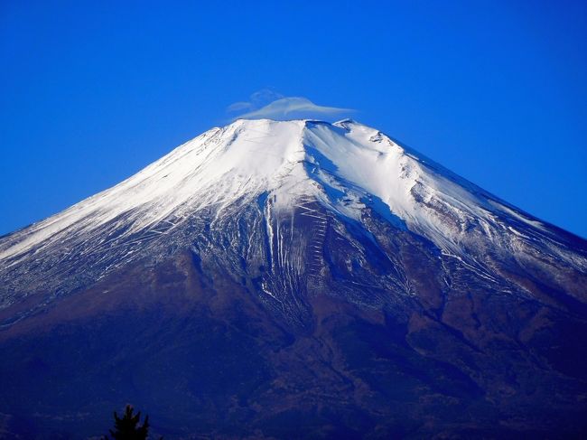 箱根湯本での会合に出席する途上、新富士→休暇村富士→富士五湖→箱根とドライブしました。今回は、天候に恵まれ、様々な富士の姿を楽しむことができました。<br /><br />第3日：山中湖→パノラマ台→乙女峠→箱根（仙石原）→湯本