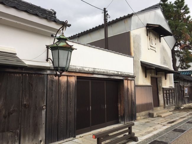 平日の休みが取れたので日帰りでどこか行きたい!<br />ということで行ったことが無い琵琶湖にしました。<br /><br />うちから行きやすい琵琶湖近くの観光地は、近江八幡、彦根、長浜。<br />この三箇所の中なら彦根がいいかと言うことで、城やランチの予習もばっちり。<br /><br />ところが彦根に到着してから、長浜でランチに天然の鴨鍋が食べられると話したら、急に予定変更になってしまいました。<br /><br />行き当たりバッタリになったけど、長浜はこじんまりとしていて楽しい町歩きが出来ました。