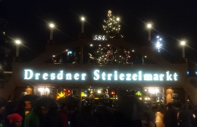 去年ベルリンに行った時に行きたいなぁと思ってたけど、あんまり時間ないからと諦めたドレスデン。ドイツ最古のクリスマスマーケットがあるらしいやん。そら行っとかなあかんわ。今回はムリやり組み込んだので、この短時間でどれだけ回れるやろか？。バスinの電車outで乗り物も楽しみ。