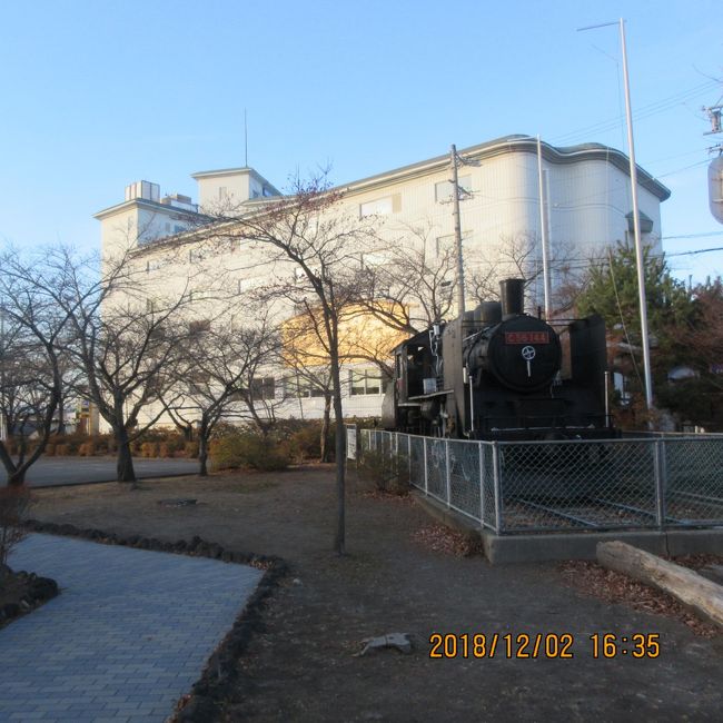 初冬の信州の旅「小諸・懐古園」と「諏訪湖・諏訪温泉」の旅行記を寄稿しましたが、両２観光地の宿泊ホテルの旅行記を忘れましたので追記します。<br />「小諸グランドキャッスルホテル」は「懐古園」の前に有るホテルで古くから有ります。「伊東園ホテルズ」のグループホテルです。<br />諏訪湖の「諏訪レイクサイドホテル」は「HMIホテルグループ」のホテルで<br />offシーズンに時々リーズナブルな宿泊料のプランが出ますので狙って利用します。二つのホテルはロケーションが抜群なので利用しやすいいのです。<br /><br />表紙の写真は「小諸グラントキャッスルホテル」　<br />　　　　　　「懐古園」駐車場から撮りました。