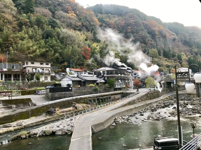 2018年11月20日、東京羽田から鹿児島へ飛び、天文館で一泊。<br /><br />11月21日、九州新幹線で久留米で下車し、在来線で有田の焼き物巡りをし、唐津で一泊。<br /><br />11月22日の午前中は、旧唐津銀行や、唐津焼きの窯元「あや窯」を見学しました。<br /><br /><br />そのあとは、この旅のメインイベント！<br /><br />熊本の杖立温泉温泉へ向かいます！<br /><br />杖立温泉は、とてもレトロな雰囲気の温泉地らしいです。<br /><br />どんなところかなー(((o(*ﾟ▽ﾟ*)o)))<br /><br />