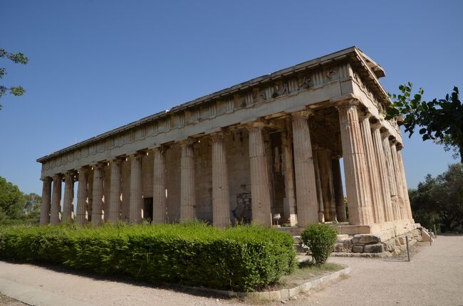 古代アゴラはかつて、古代アテネの中央市場として、街の中心地として栄えた場所で、複数の柱廊には商店や彫像が並んでいました。<br />アクロポリス遺跡のすぐ近くにありますが観光客も少なく古代の生活風景を彷彿しながら散策しました。<br /><br />