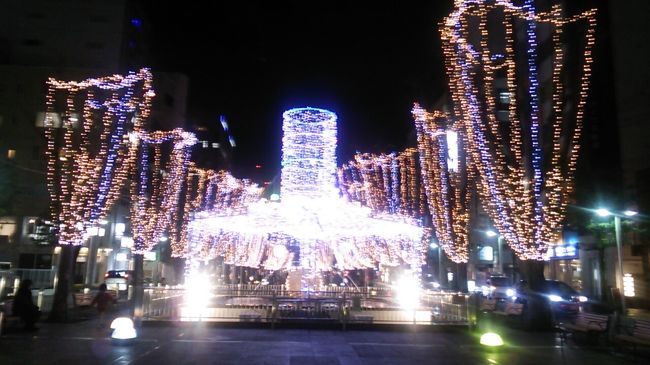 ご覧戴きましてありがとうございます。<br /> 今回は2018年12月12日に静岡市内の中心部に位置する「七間町通り」という通りと「青葉シンボルロード」という緑地で見ることができたイルミネーションの様子をご覧戴きます。<br /> なお今回は鉄道ネタは一切なく、写真のコメントの記載を割愛している手抜き旅行記です。<br /> その点をご了承の上、よろしければご覧ください。<br /> また本旅行記を2018年の最後の旅行記とさせて頂きますのでよろしくお願いします。