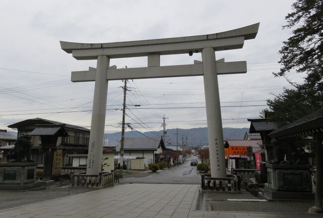 諏訪での定例懇親会の紹介です。宴会の翌日は、友達の車に分乗して、諏訪大社四社を巡りました。これまでに何度かお参りした諏訪大社でしたが、今回は四社のうちの三社をお参りしました。