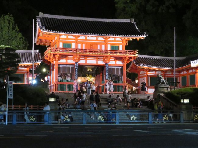足立美術館に行こうと!と思い立ち島根に飛んだ。<br />四国に行きたい!島に行きたい!船にも乗りたい!という願いもあり、小豆島に行く事にした。<br />そんな時、仕事で京都に行った夫がもう一度京都もゆっくり行きたいなんて言い出す。<br />じゃあ、京都にも行こうなんて、本当に欲張りな旅になってしまった。<br />日本を旅する機会が少ないので、1ヶ所じっくりゆっくり滞在型とはなかなかいかない。<br />出来れば、1都1道2府43県を廻りたいので、いつまでもこんな調子なのだと思う。<br />