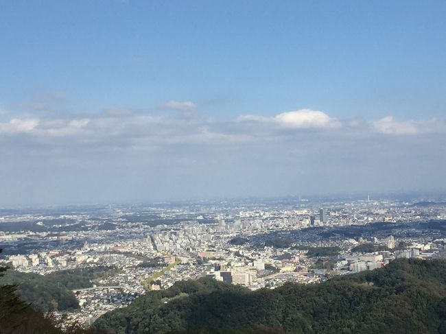 初めて<br />高尾山に登ってきました(o^^o)<br /><br />リフトは少し怖かったけど、綺麗な景色が見られてたので乗って良かったです！