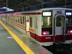 東武6050系電車のボックスシートで「懐かしの下今市立ち売り幕の内 弁当」を堪能