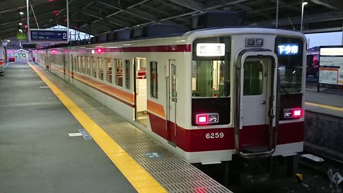 東武6050系電車のボックスシートで「懐かしの下今市立ち売り