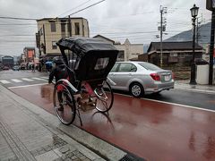 雨の湯布院。