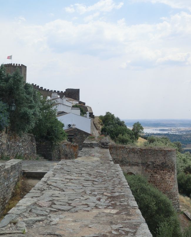 シニア夫婦のスペイン・ポルトガル周遊旅行（３０）城壁が包み込む静寂の村・モンサラーシュ