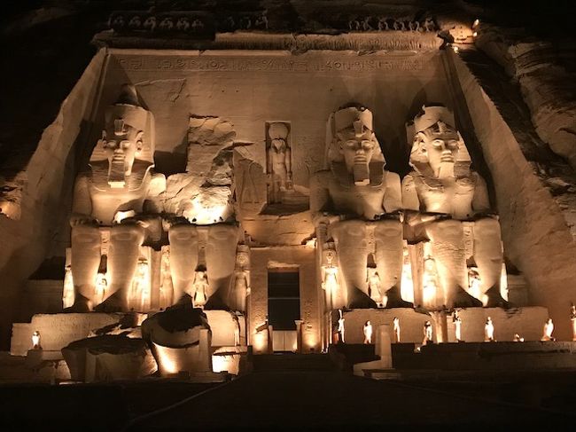 念願のエジプト旅行記の2冊目（3-2）です。<br />現地の係員とガイドが付く比較的自由度の高い個人ツアーです。<br />今日はアスワン、アブシンベル編です。<br />やはり今回の旅行の中で一番美しく、象徴的だった「アブシンベル宮殿」！<br />エジプトに来てここを逃してはいけない建造物でした。<br /><br />なるべくガイドブックに載っていない事柄をご紹介しながら、後から<br />来られる方の参考にしていただければと思いながら、記載します。<br /><br />この後「3-3」では治安や水などの印象やこうすべきだったと思うこと<br />などをまとめて記載しております。<br /><br />&lt;旅程＞2018．11.21-30　7泊10日<br />　　　①11.21（水）　成田21:25発-イスタンブール経由 <br />　　　②11.22（木）　カイロ-ルクソール（飛行機移動）　ルクソール2泊<br />　　　③11.23（金）　ルクソール（王家の谷、カルナック神殿など）<br />　　　④11.24（土）　ホルス神殿など、ルクソール→アスワンへ（車移動）アスワン1泊<br />　　　⑤11.25（日）　アスワン→アブシンベル（車移動）　　　アブシンベル1泊<br />　　　⑥11.26（月）　アブシンベル、イシス神殿　アスワン→カイロ（飛行機）　カイロ3泊<br />　　　⑦11.27（火）　午前：ピラミッド　午後　フリー<br />　　　⑧11.28（水）　カイロ市内観光（モスク、市場、博物館）<br />　　　⑨11.29（木）　ショッピングセンター　21:25発　カイロから帰国へ<br />　　　⑩11.30（金）　成田着<br />　　　＿＿＿＿＿＿＿＿＿＿＿＿＿＿＿＿＿＿＿＿＿＿＿＿＿＿＿＿＿<br />　　　<br />　　　＊比較的、自由度の高い個人向けツアーのF社に旅程を組んでいただきました<br />　　　　（ピラミッドの市内観光以外は、我々二人にガイドが1名付きました）　＿＿＿＿＿＿＿＿＿＿＿＿＿＿＿＿＿＿＿＿＿＿＿＿＿＿＿＿＿＿＿<br />         （通貨）エジプトポンド　1ポンド＝約6円<br />　　　（気温）2018年11月後半　カイロ　最高気温25度、最低13度<br />　　　　　　　　　　　　　　　　ルクソール　　　29度　11度<br />　　　　　　　雨はこの時期全く降らず。<br /><br /><br />　　　　　　　　　<br />