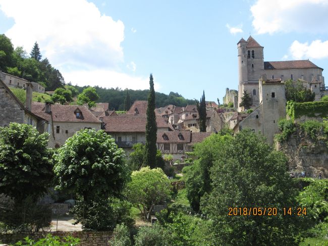 2012年フランスのTVで<br />「フランス人の最も好きな村」1位になった村、<br />その名も可愛いい、<br />サンシルラポピー♪<br />現在フランスには人口2,000人以下の村と呼ばれる<br />自治体が約32,000か所あるとされ、そのうち<br />「フランスの最も美しい村」に認定されているのは<br />155村だけ。