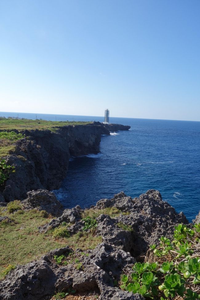 娘と2人旅の予定だった沖縄旅行。娘は行けなくなったので1人旅となる。<br /><br />伊江島の城山で日の出を見てパワーをもらった。<br />2度のレンタサイクルで歩かなければいけないという変なこだわりも捨てることができた。<br />これで今まで以上に楽しく旅ができる・・・はず。<br /><br />でも前回行きそびれた残波岬。<br />計画倒れで悔しい思いをした。<br />今回は前回に比べるとユルユルな計画。<br />でも、そこまで行くにはレンタサイクルはない。<br />時刻表を見るとバスもなかなか来ない。<br />どうする、私・・・<br />