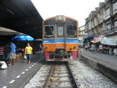 タイ国鉄のウォンウェンヤイ駅で、メークロン東線の列車を見てきました。