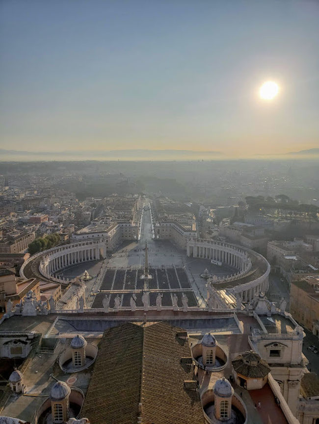 ５日目　ローマ観光<br /><br />イタリア旅行３回目。<br />今までの２回は１０年以上前に完全なツアー旅行でした。<br />ですが、お一人様海外にはまってしまい、フレッチャロッサとイタロ<br />に乗りたくて、完全な個人手配でのんびり行ってきました。<br />又、この季節にしかない白トリュフも楽しみな旅でした。<br /><br />１日目　成田からアリタリア航空直行便にてミラノへ。<br />２日目　ミラノ観光・最後の晩餐<br />３日目　フレッチャロッサのエグゼクティブ席にてベネチアに日帰り<br />４日目　フレッチャロッサのエグゼクティブ席にてローマに移動。<br />５日目　ローマ観光<br />６日目　ローマからイタロのクラブ席で、ナポリに日帰り。<br />７日目　ローマからミラノ乗り継ぎ成田まで<br />８日目　成田着