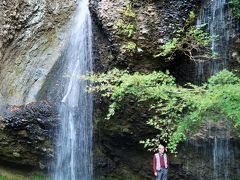 大子-2　月待（つきまち）の滝　滝の裏側にも入り情景変化を連写　☆紅葉真っ盛りの時季に