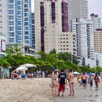 隣国：アルゼンチンやパラグアイから車で来れる、「カンボリウ海岸」を歩いてみる（バウネアウ・カンボリュー／サンタカタリーナ州／ブラジル）