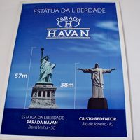 ブラジルでは、時々、大きな「自由の女神（HAVAN）」が、高速道路や道端に佇んでいるのを見る事がある......それって、なに～よぉ？（カンボリウ／サンタカタリーナ州／ブラジル）