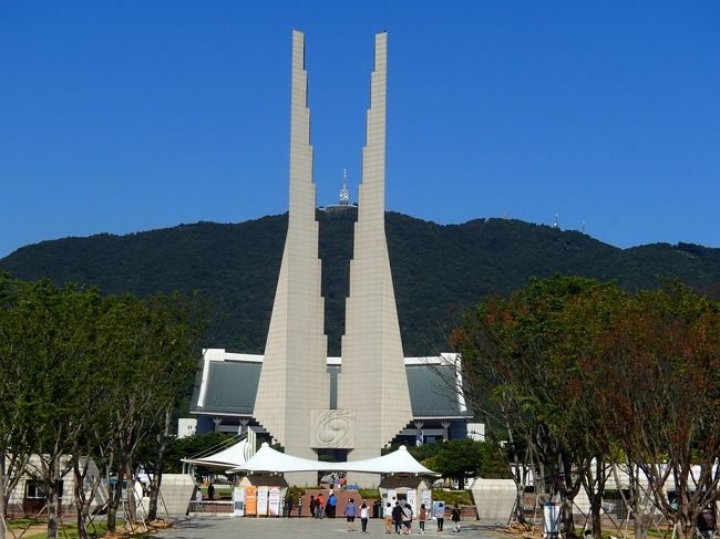 秋の韓国旅行の3日目。<br />ソウルから天安に行ってみました。<br />天安は、水原より少し南にいったところにあります。<br />天安には独立記念館があります。<br />天安へのアクセスはムグンファ号が便利です。