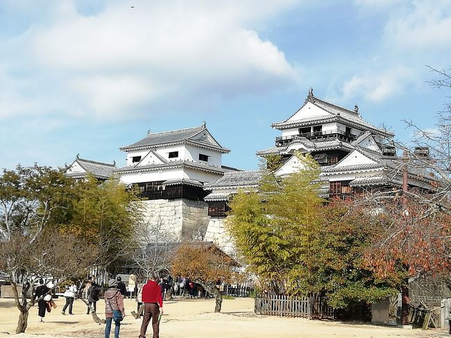 新婚旅行で愛媛のしまなみ海道~広島(厳島神社)~出雲大社を巡る旅をしてきました。<br />どの県も初めてだったのでワクワクが止まりませんでした。<br />美味しいものもたくさん食べて、たくさん歩いて、神様に夫婦としてご縁いただいたことを感謝した旅行でした。