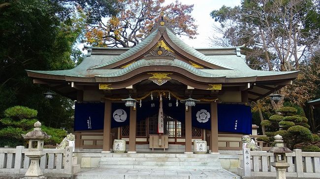 ゴンママがミラノへ行ったので、ワシは久しぶりに徳島の実家へ行くことにしました。<br />計画では、明日から2泊3日で行くこととし、ホテルの予約だけを済ませました。<br /><br />今日は、旅行中のゴンママと旅行前のワシの旅の安全を村の鎮守様へお参りに行き、その序に天王寺川沿いの伊丹市と一部宝塚市の街歩きをして来ました。<br /><br />写真が多いので3冊になっています。<br /><br />写真は、天日神社の拝殿。<br />