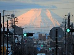 上福岡駅から見られた朝焼け富士山