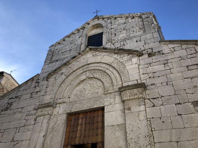 遠足3日目は初めてのモリーゼ州へ。ペトレッラ・ティフェルニーナとマトリーチェという小さな村のロマネスク教会を訪れます。<br /><br /><br />12月20日（木）　羽田からフランクフルト経由でローマへ<br />12月21日（金）　スビアーコ遠足<br />12月22日（土）　アナーニ遠足<br />12月23日（日）　ペトレッラ・ティフェルニーナ＆マトリーチェ遠足<br />12月24日（月）　ローマからブリュッセル経由で帰国<br />12月25日（火）　成田着