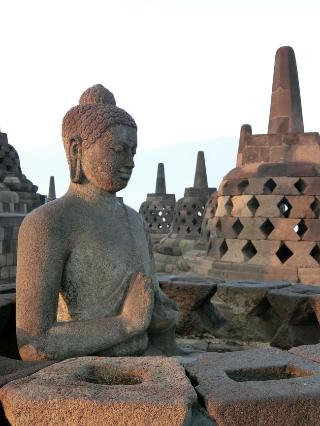 世界三大仏教遺跡のひとつ、ボロブドゥール遺跡を歩きました。