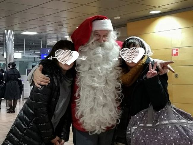 2018年12月北欧に行ってきました。<br />この旅行記は成田からヘルシンキ編です。<br /><br />ウキウキ気分で成田空港に到着し、チェックインもスーツケースも預け終わった!さあいざ出国!!<br />ここで事件は起きたのでした!<br />この後のいろんなことを左右する大事件、果たして二人の運命は!?(大袈裟)<br /><br /><br /><br /><br />※※※※※※※※※旅程※※※※※※※※※<br /><br />2018年<br />12月16日(日)各地→成田で前泊<br />12月17日(月)成田→ヘルシンキ→イヴァロ→サーリセルカ<br />12月18日(火)サーリセルカ滞在<br />12月19日(水) 〃<br />12月20日(木)サーリセルカ→イヴァロ→ヘルシンキ<br />12月21日(金)ヘルシンキ滞在<br />12月22日(土)エストニアのタリンへ<br />12月23日(日)ヘルシンキ→<br />12月24日(月)成田→各自宅へ